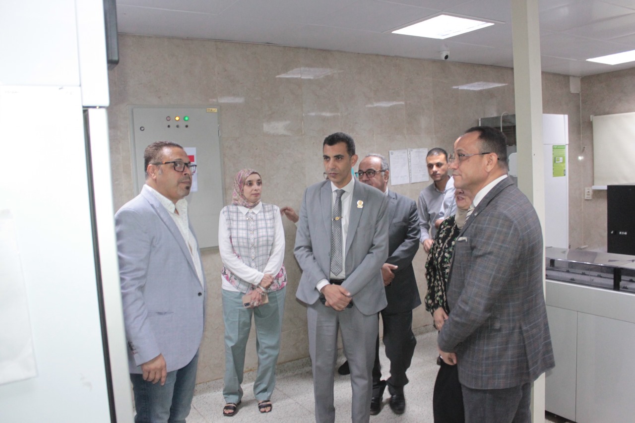 جامعة أسيوط تقود طفرة بحثية بمعامل متطورة 