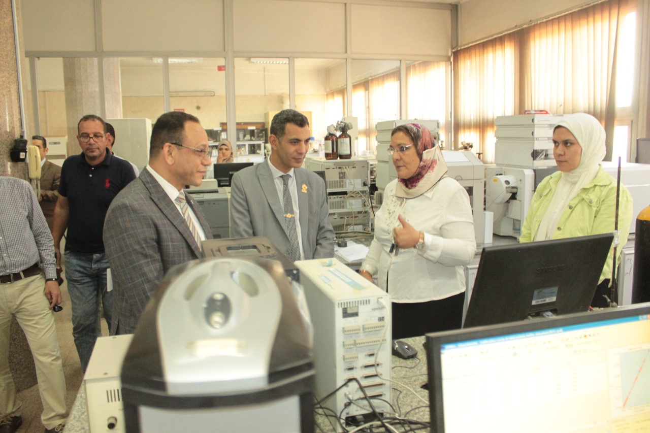 جامعة أسيوط تقود طفرة بحثية بمعامل متطورة 