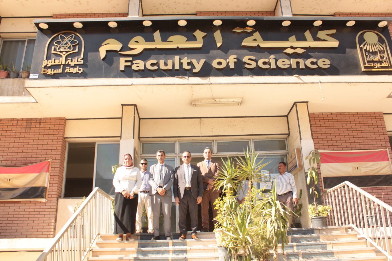 جامعة أسيوط تقود طفرة بحثية بمعامل متطورة 