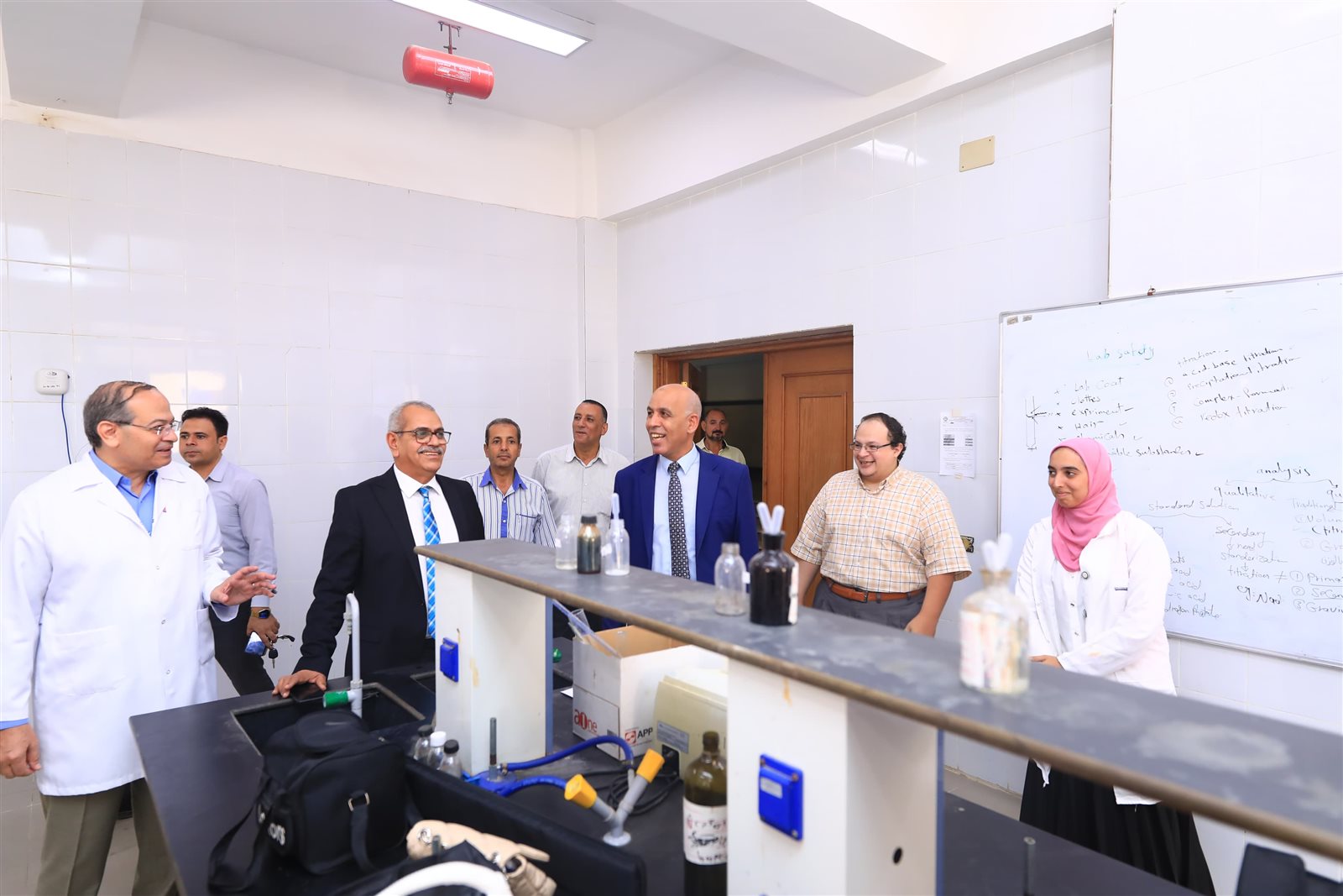 جولة رئيس جامعة كفر الشيخ الأهلية لمتابعة كليات الطب والصيدلة