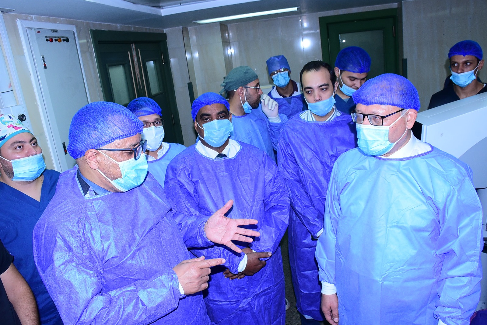 جامعة سوهاج تحقق إنجازًا طبيًا استثنائيًا في إزالة المياه البيضاء