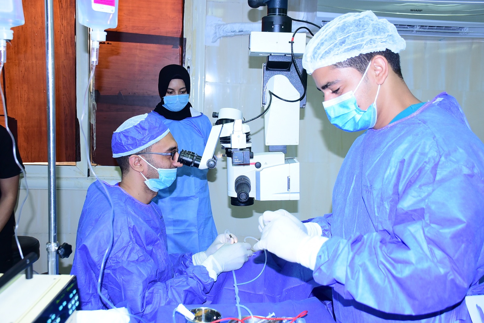 جامعة سوهاج تحقق إنجازًا طبيًا استثنائيًا في إزالة المياه البيضاء