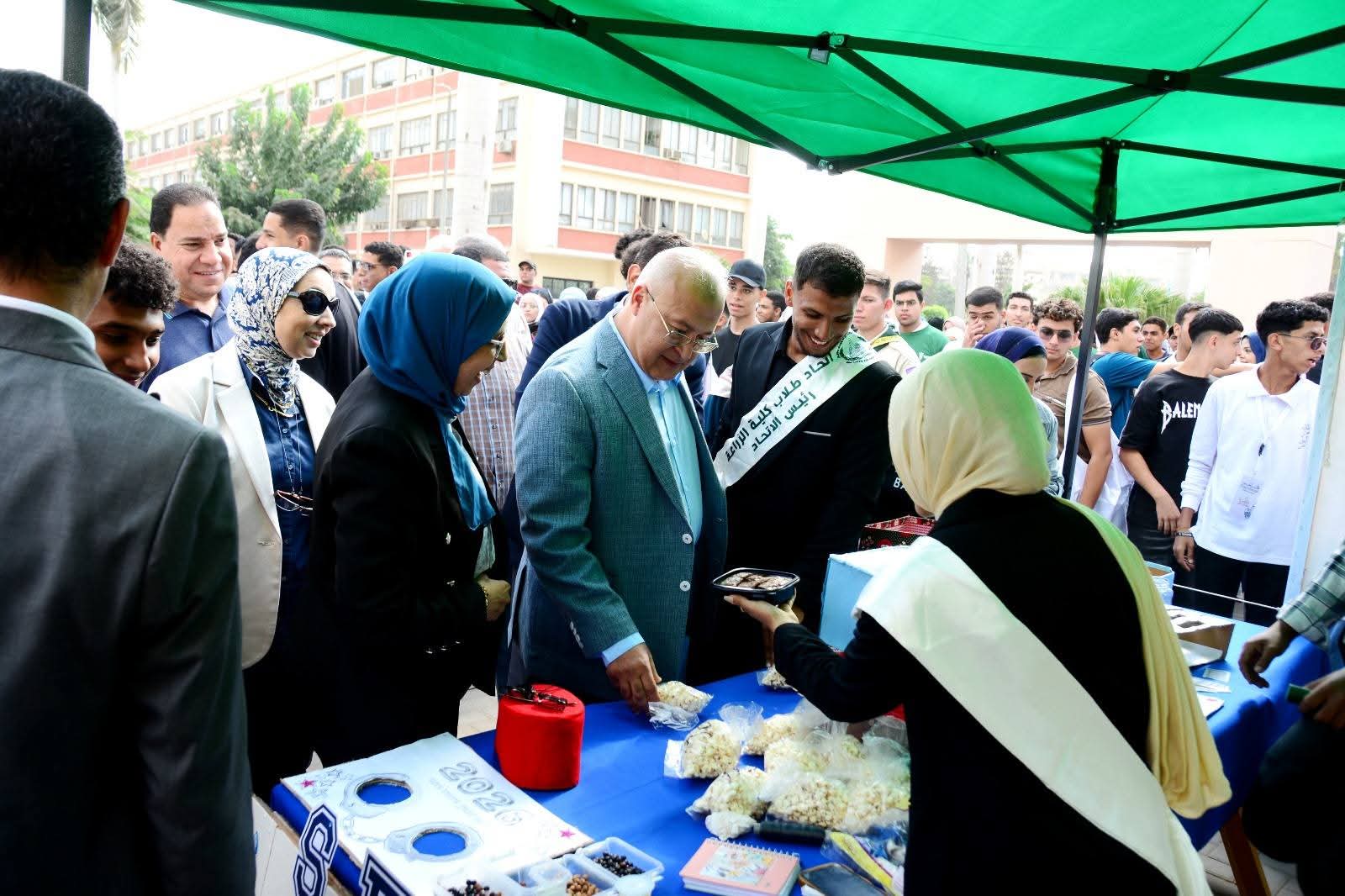 جامعة عين شمس تحتفل باستقبال طلاب كلية الزراعة الجدد