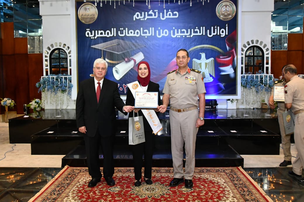 جامعة حلوان تلمع في تكريم أوائل الجامعات المصرية بمشاركة السيد قنديل