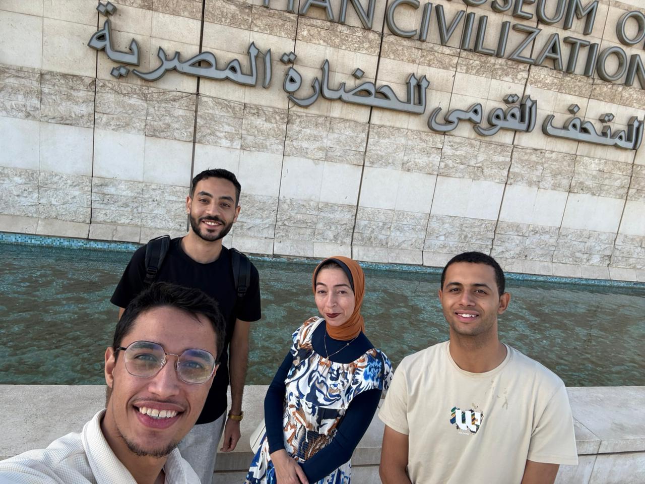 طلاب جامعة أسيوط الأهلية في زيارة ثقافية للمتحف المصري الكبير والمتحف القومي للحضارة 