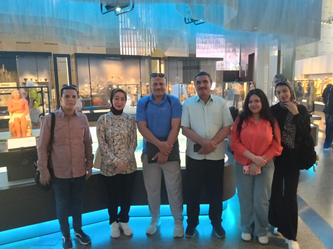 طلاب جامعة أسيوط الأهلية في زيارة ثقافية للمتحف المصري الكبير والمتحف القومي للحضارة 