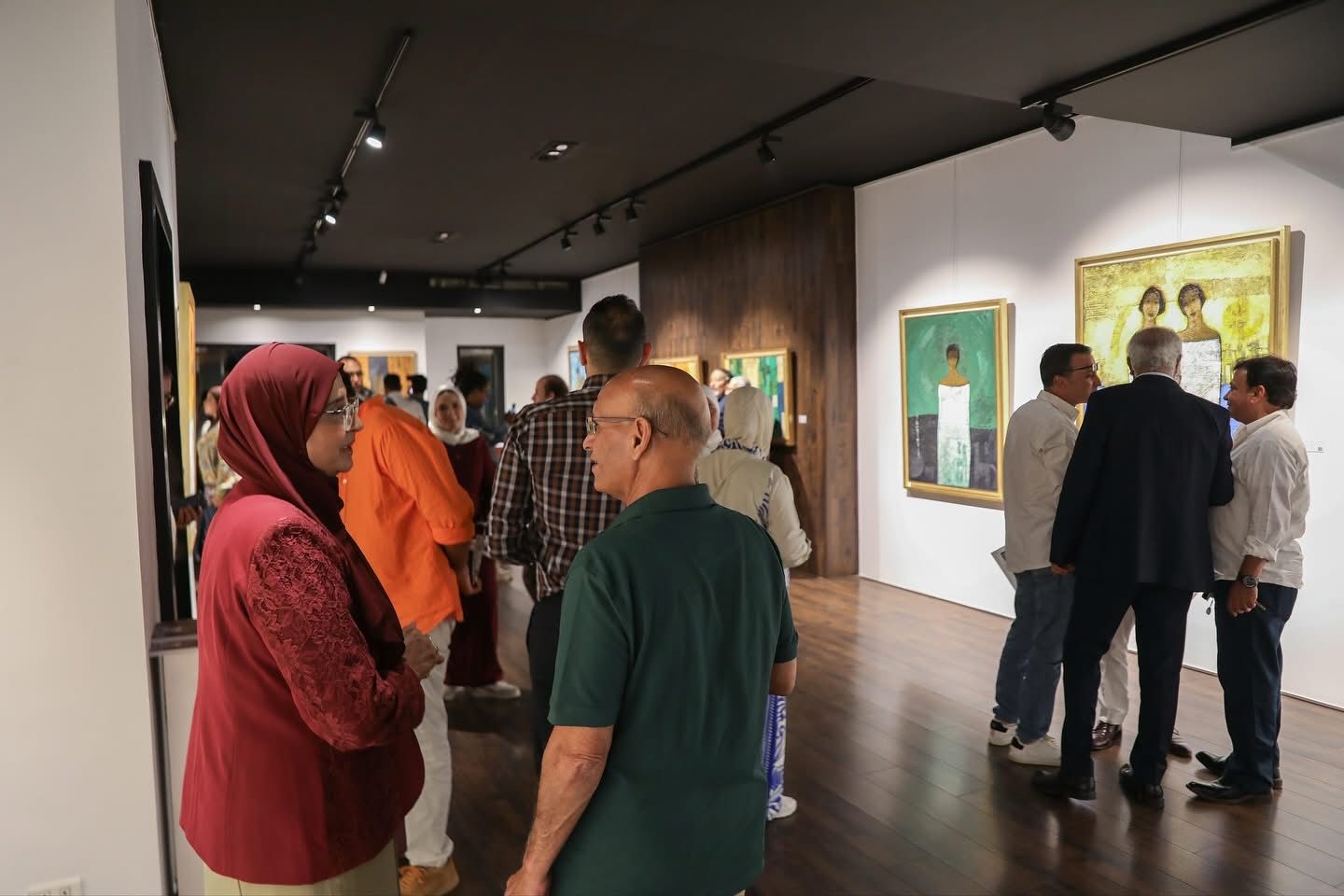 رئيس جامعة حلوان يفتتح معرض 