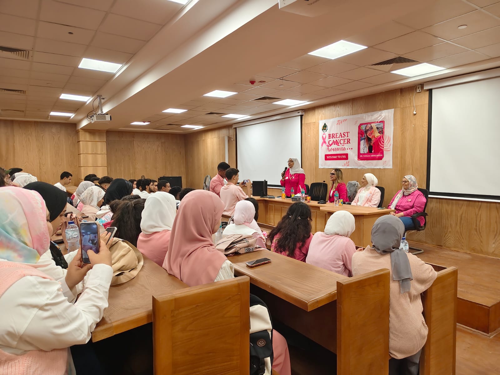 ندوة توعوية حول سرطان الثدي بجامعة القاهرة الأهلية