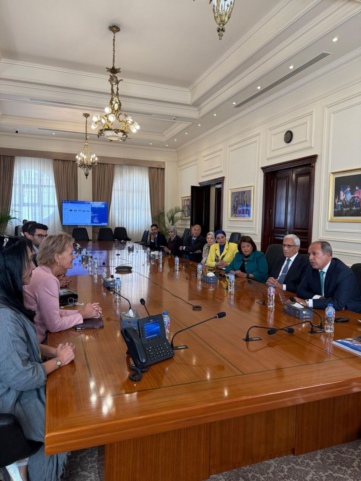 السفيرة الأوروبية تشيد بتميز الجامعة البريطانية في مصر