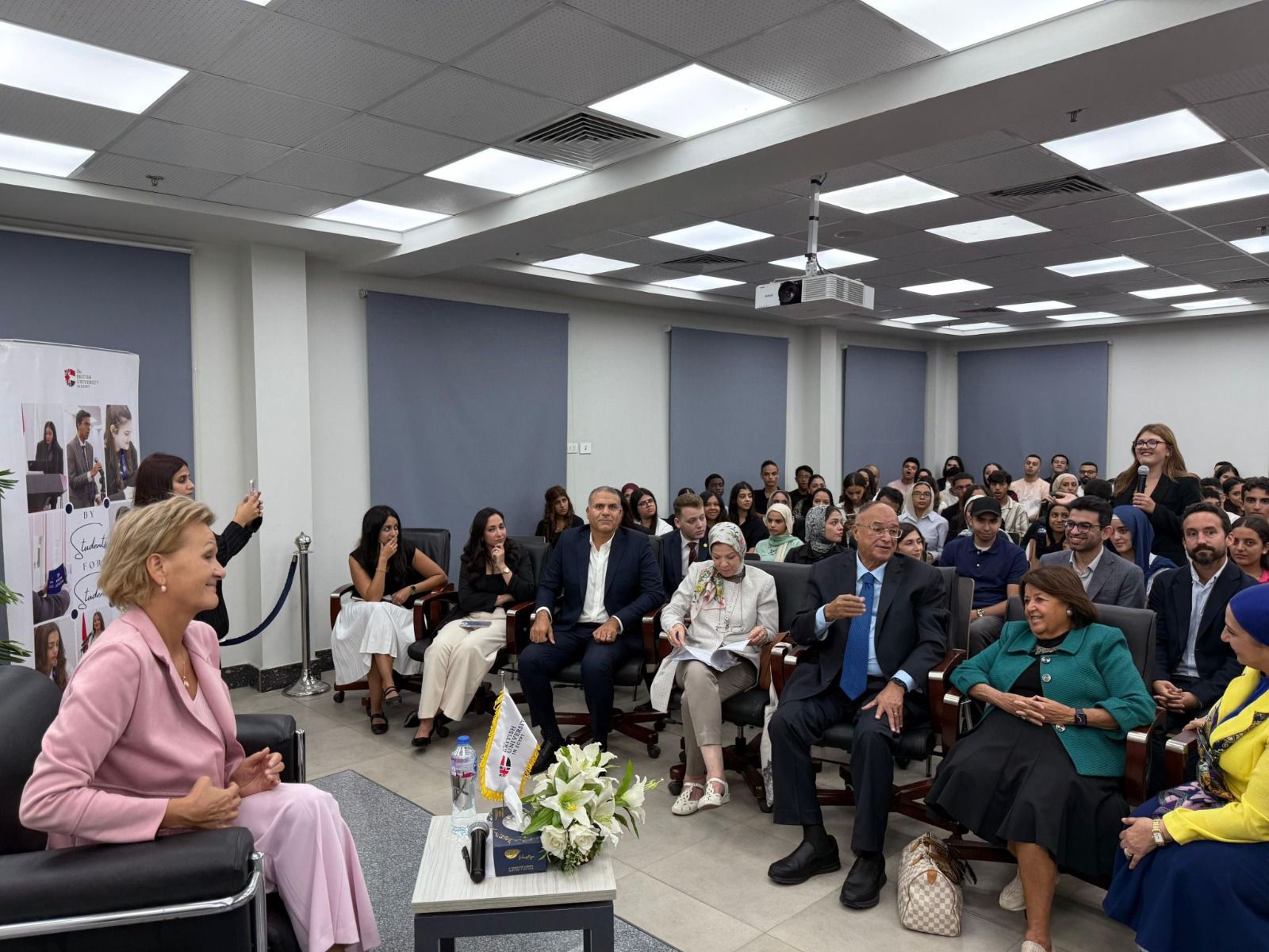 السفيرة الأوروبية تشيد بتميز الجامعة البريطانية في مصر