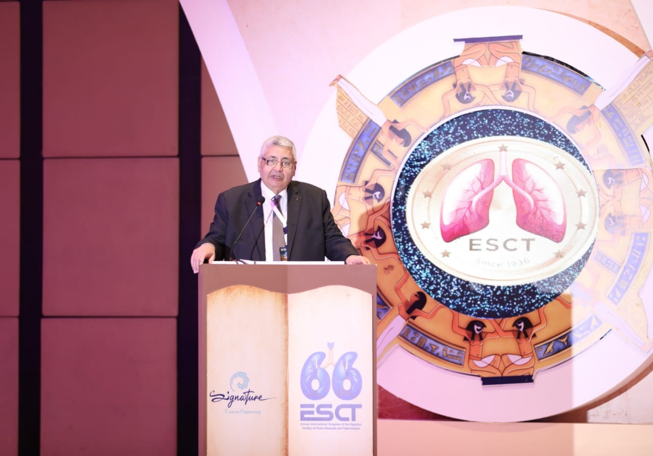 د.عوض تاج الدين مستشار رئيس الجمهورية للشؤون الصحية ورئيس المؤتمر