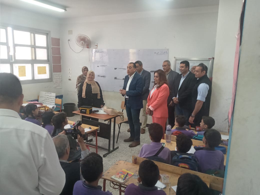 الدكتور مصطفى مدبولي يفاجئ مدارس السويس