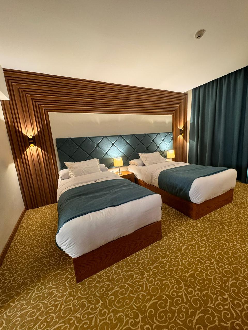 وزير التعليم العالي يشيد بتطور جامعة المنيا نحو بيئة تعليمية فندقية