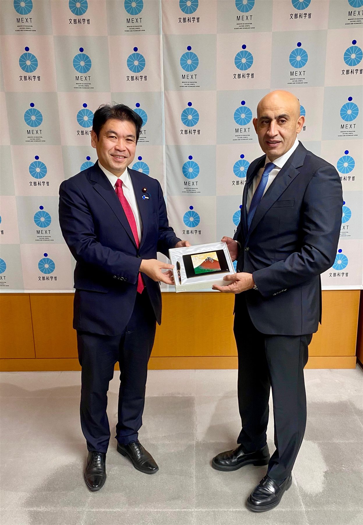 وزير التربية والتعليم يعقد شراكة تعليمية جديدة مع نظيره الياباني