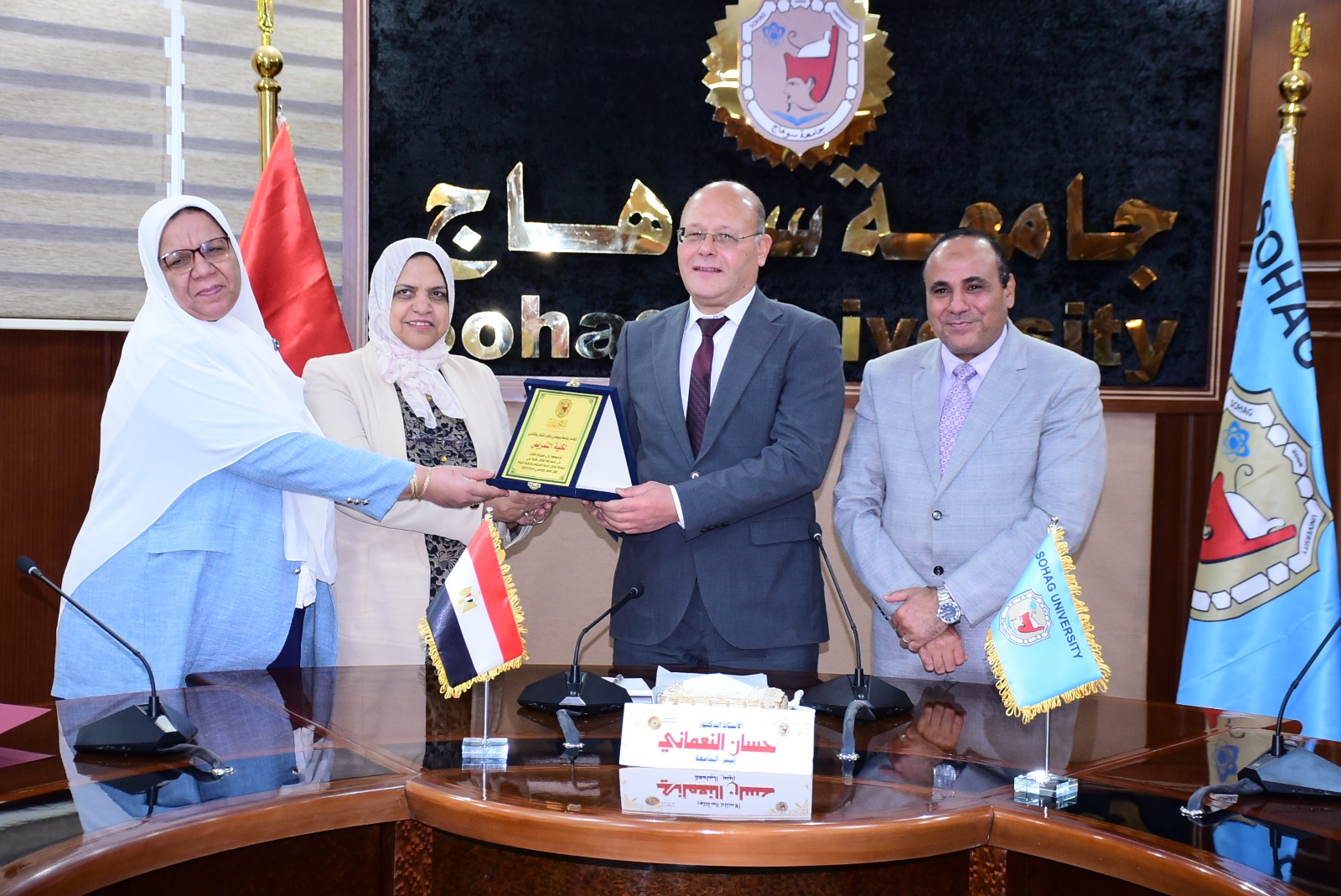 جامعة سوهاج تكرم الكليات الفائزة في مسابقة خدمة المجتمع وتنمية البيئة 2025