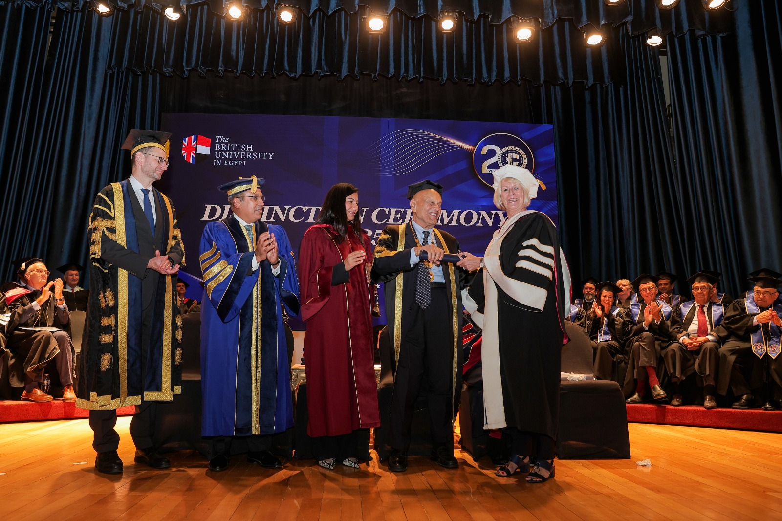 الجامعة البريطانية في مصر تمنح الدكتوراه الفخرية للسيدة يسرية لوزه ساويرس