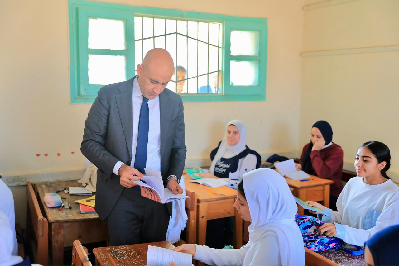 وزير التربية والتعليم يجري جولة مفاجئة بعدد من مدارس محافظة الدقهلية