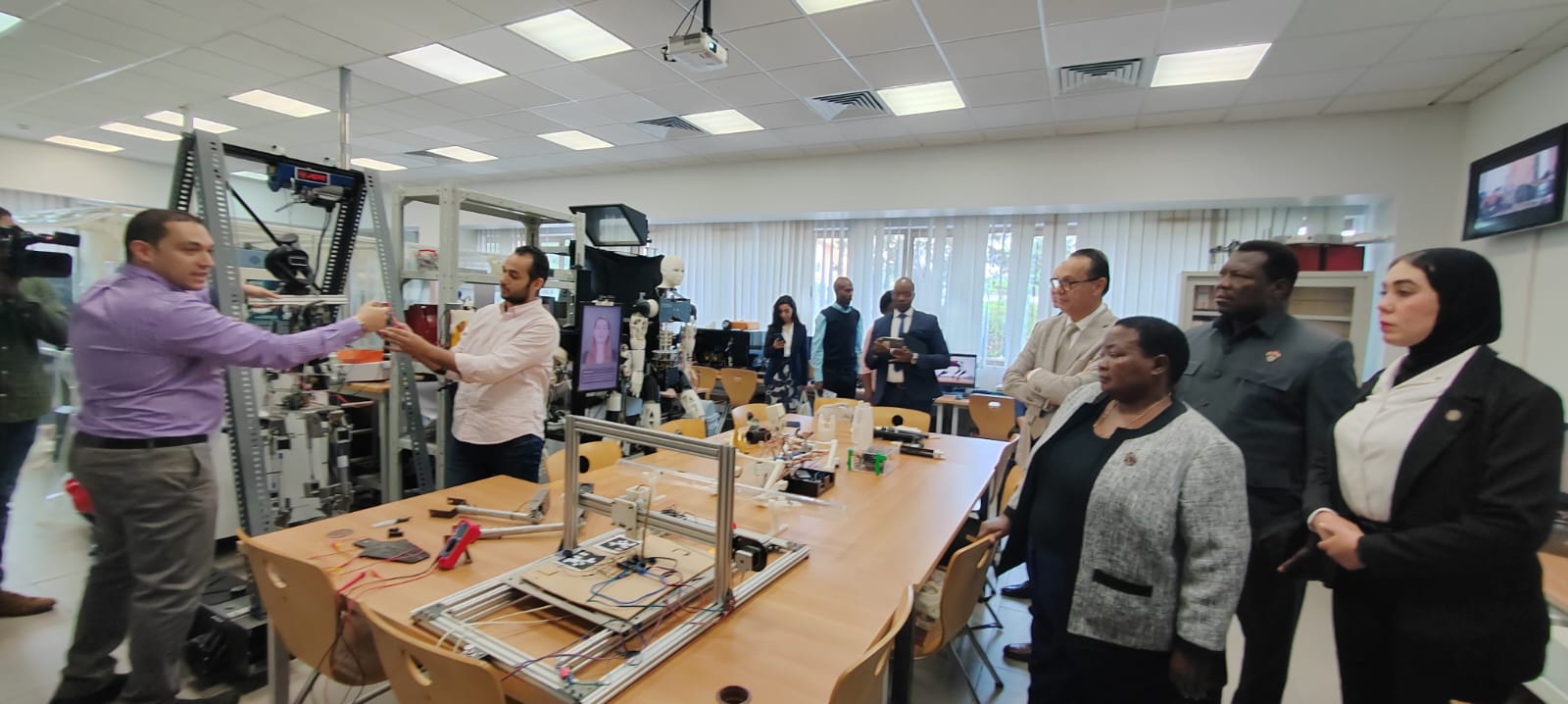 رئيسة وزراء أوغندا تزور الجامعة الألمانية بالقاهرة