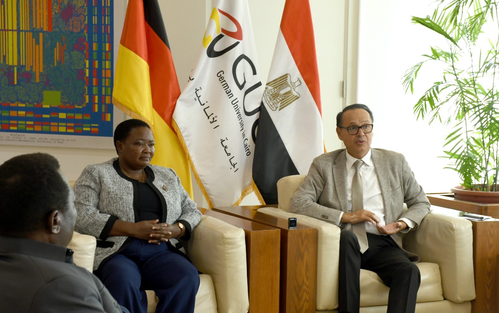 رئيسة وزراء أوغندا تزور الجامعة الألمانية بالقاهرة