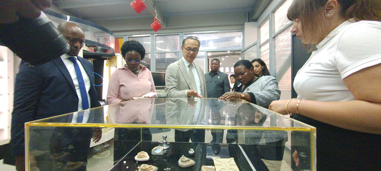 رئيسة وزراء أوغندا تزور الجامعة الألمانية بالقاهرة