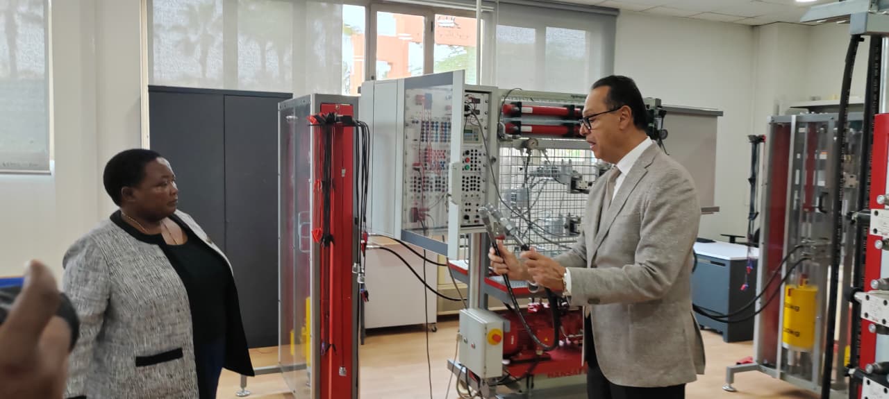 رئيسة وزراء أوغندا تزور الجامعة الألمانية بالقاهرة