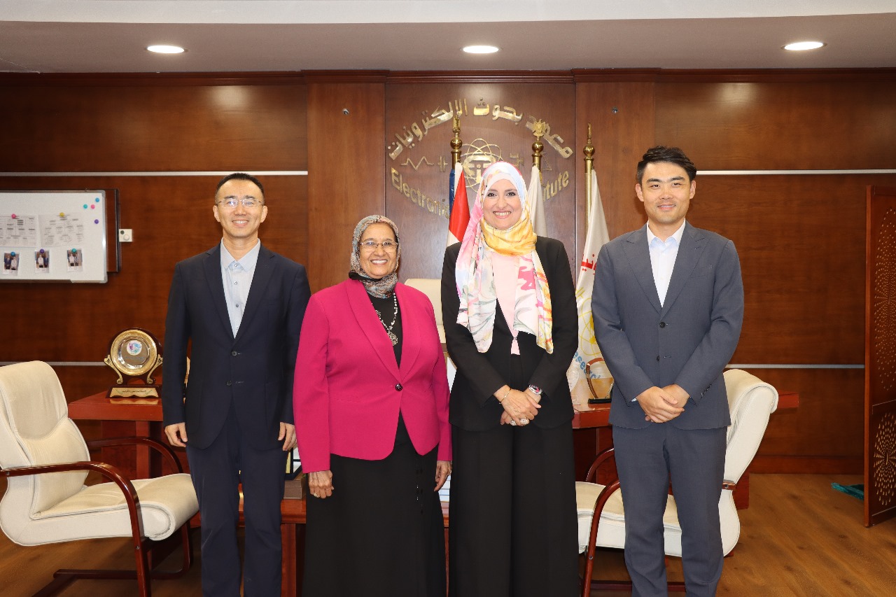 وزير التعليم العالي يعزز التعاون الدولي في الطاقة والبحث العلمي