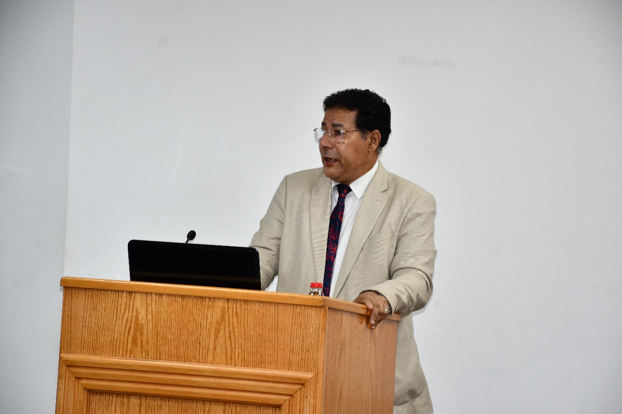 جامعة حلوان تنظم دورة متخصصة بعنوان القرار الإداري ومهارات اتخاذ القرار