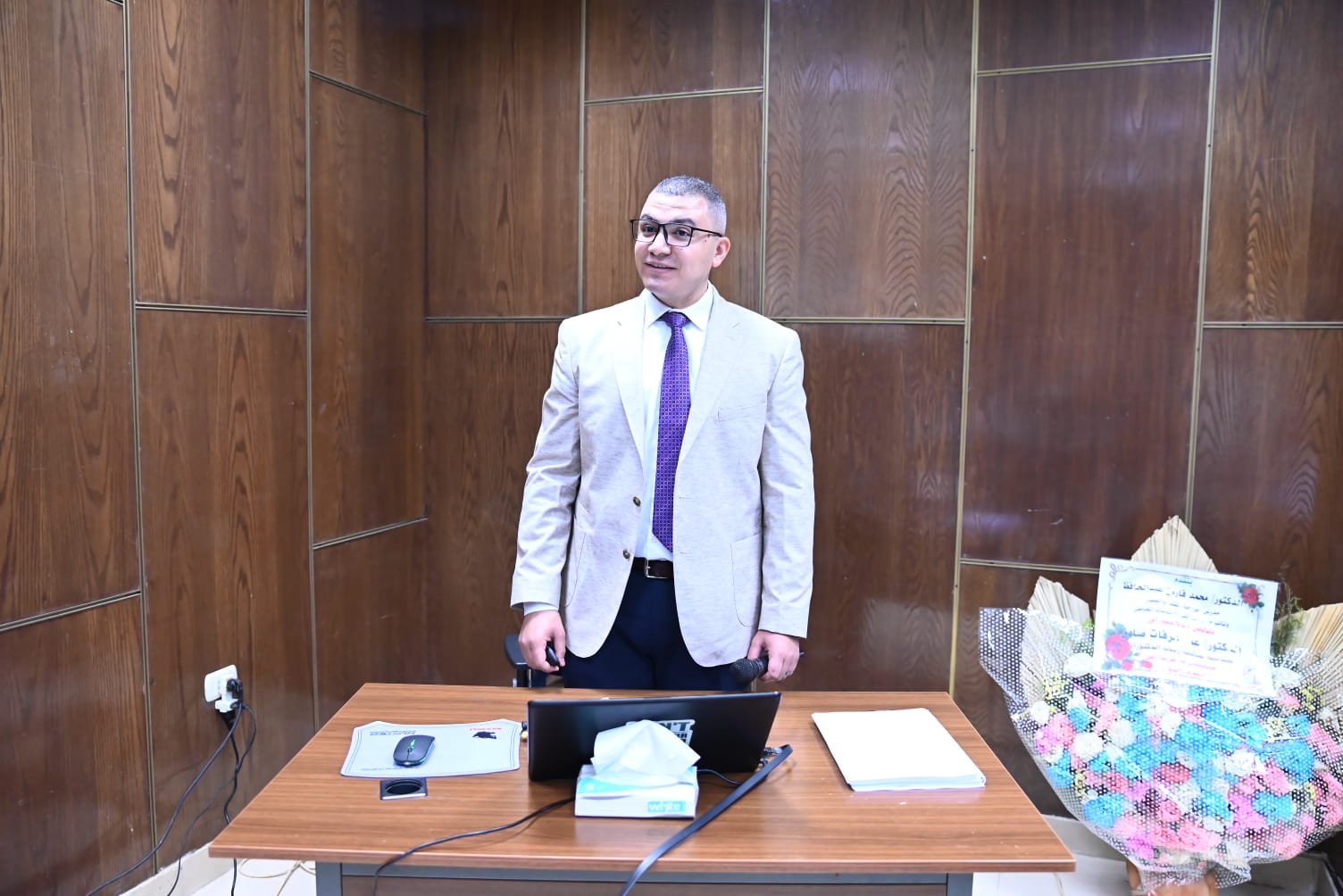 رئيس جامعة أسيوط يناقش رسالة دكتوراه حول إصابة الكلى الحادة بعد جراحة القلب