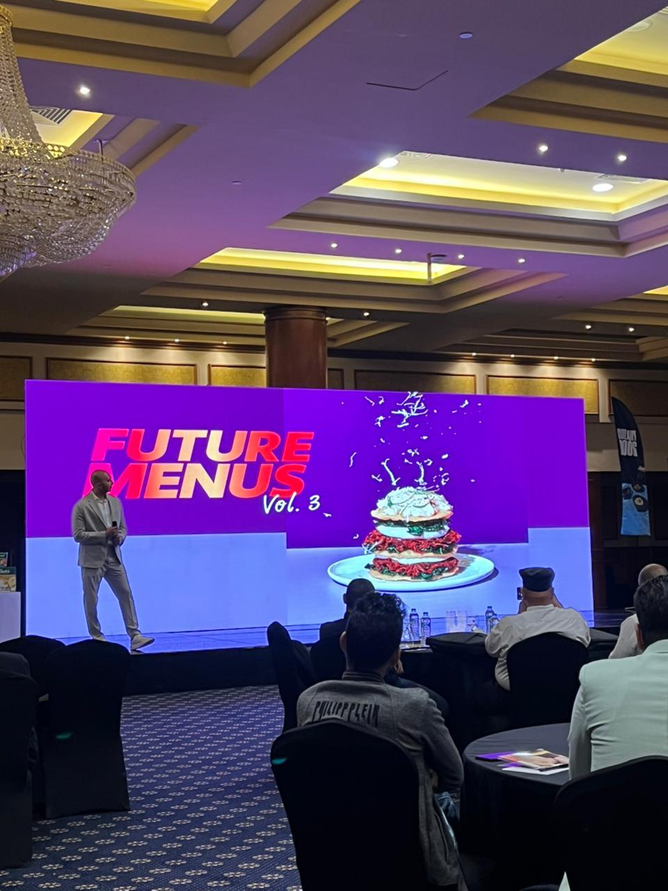 رئيس جامعة الأقصر تفتتح ندوة عرض الرواد لفنون الطبخ العالمي