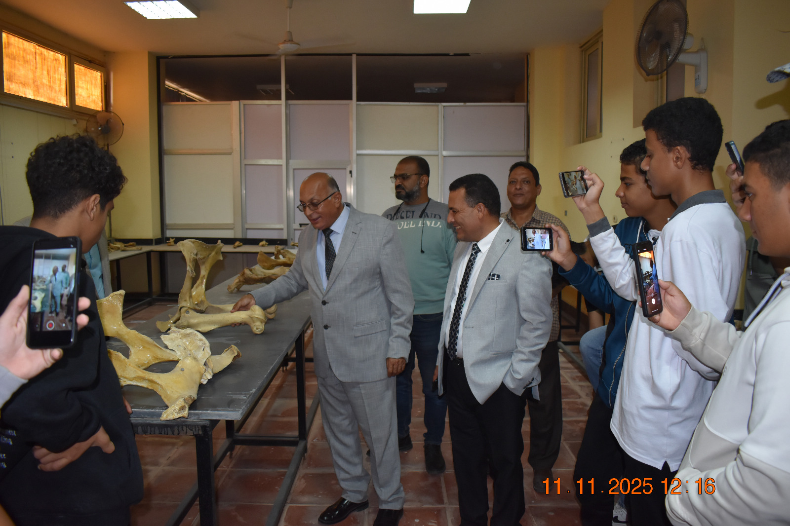 طلاب مدرسة الزيتون يكتشفون أسرار الطب البيطري في جامعة مدينة السادات