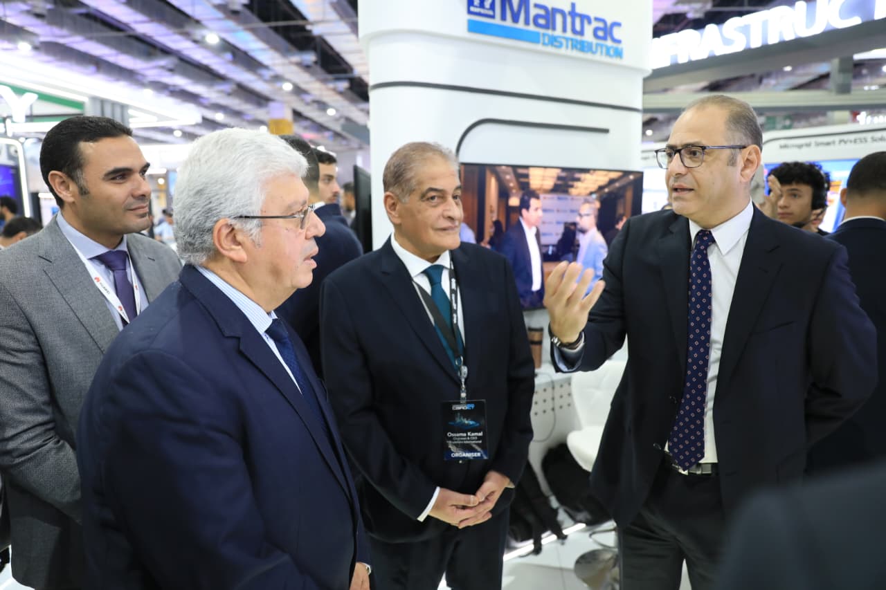 وزير التعليم العالي يتفقد معرض Cairo ICT 2025