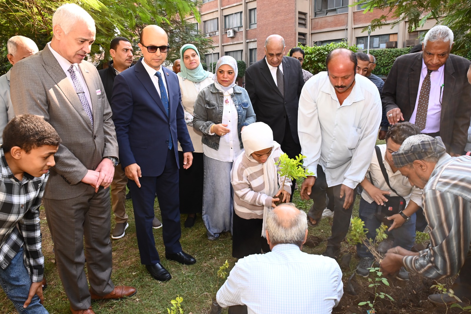 جامعة أسيوط تطلق مبادرة بصمة خضراء