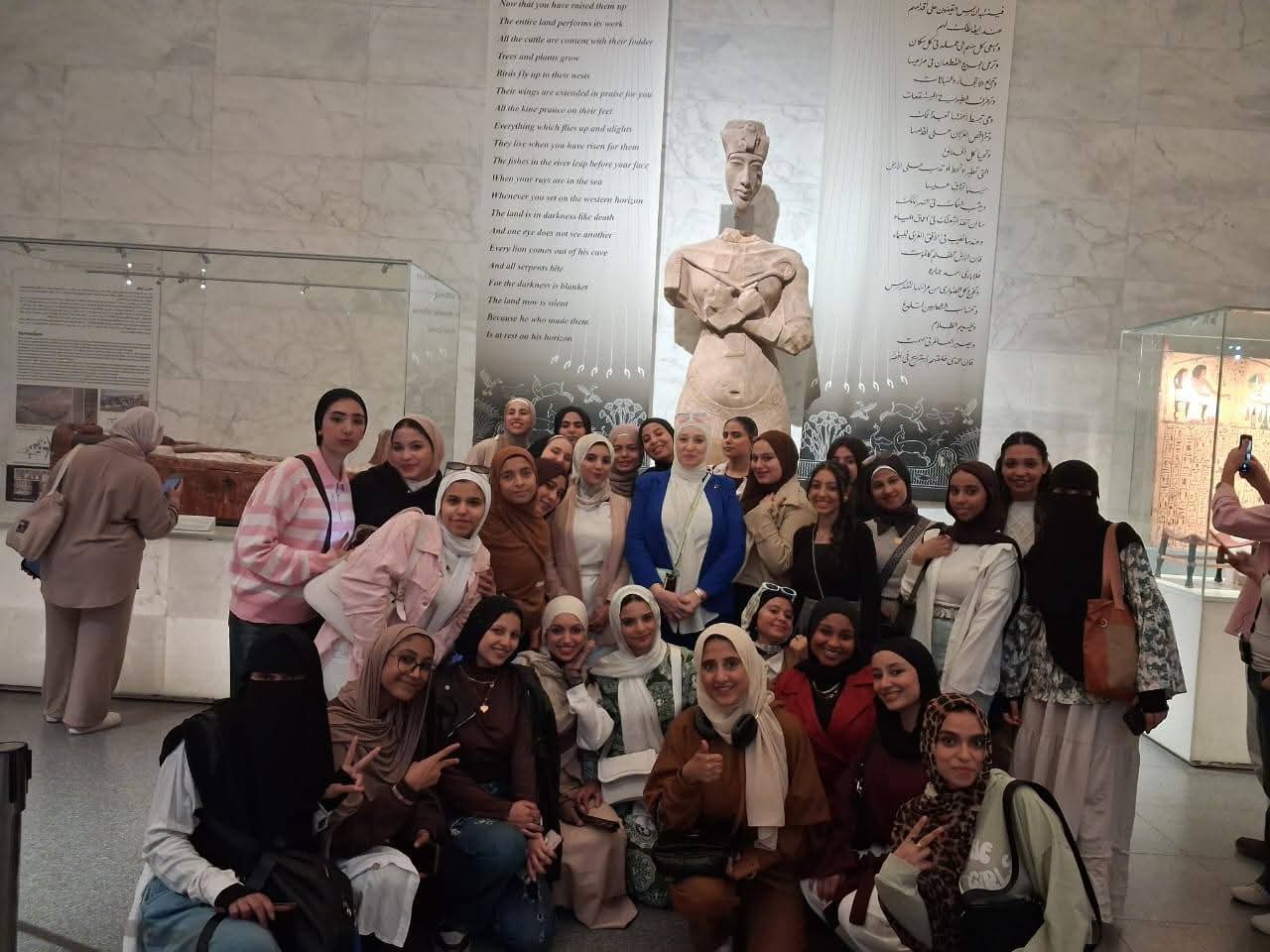 زيارة طلاب جامعة حلوان التكنولوجية الدولية للمتحف القومي للحضارة المصرية