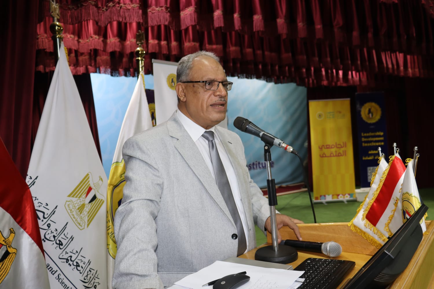 معهد إعداد القادة يستضيف طارق الإبياري في فعاليات الدائرة المستديرة