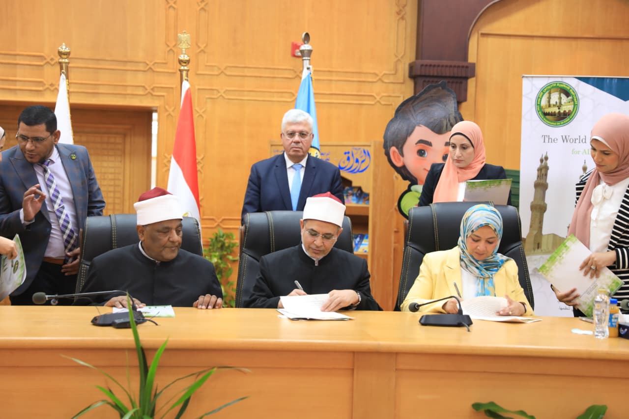 وزير التعليم العالي يشاهد المسلسل الكرتوني نور وصندوق الأسرار بجامعة الأزهر