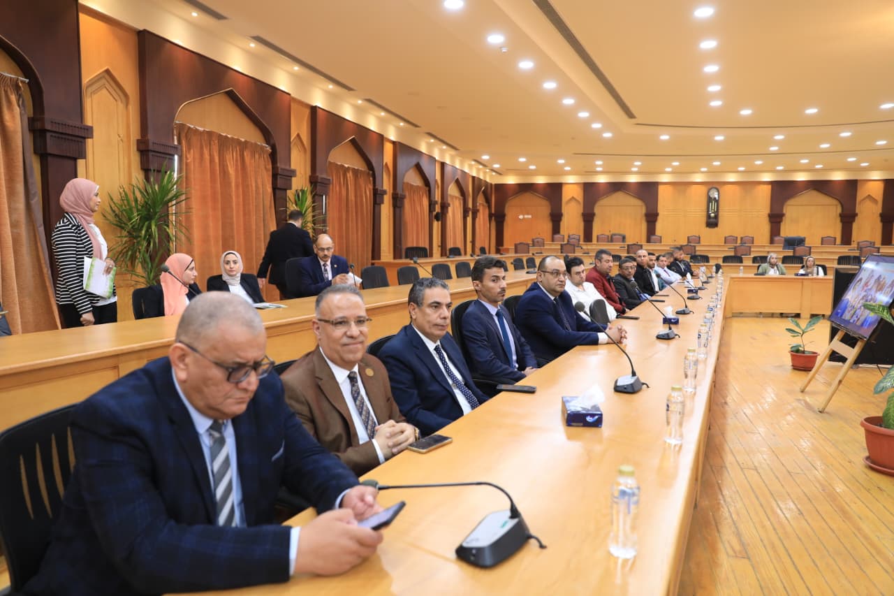 وزير التعليم العالي يشاهد المسلسل الكرتوني نور وصندوق الأسرار بجامعة الأزهر