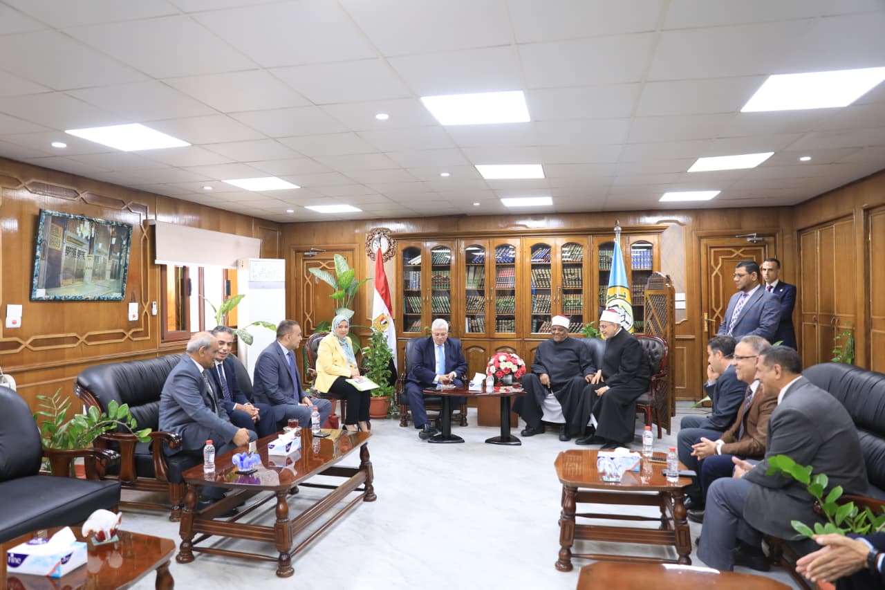 وزير التعليم العالي يشاهد المسلسل الكرتوني نور وصندوق الأسرار بجامعة الأزهر