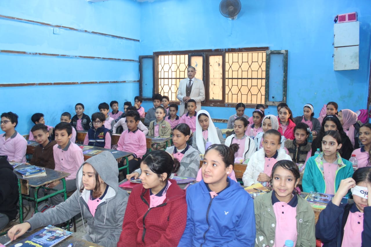 مدير تعليم الجيزة يوجه تعليمات صارمة للانضباط في جميع المدارس