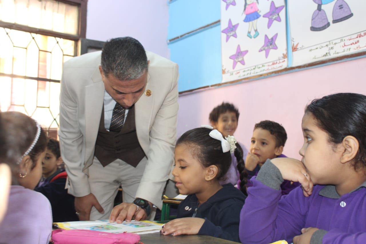 مدير تعليم الجيزة يوجه تعليمات صارمة للانضباط في جميع المدارس
