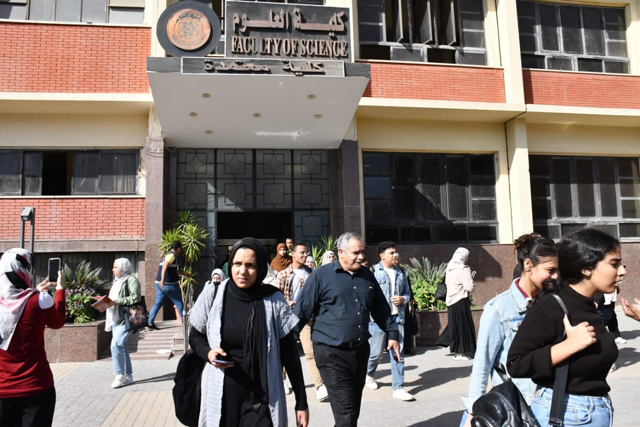 جامعة عين شمس تنجح في تجربة إخلاء كلية العلوم فى خمس دقائق