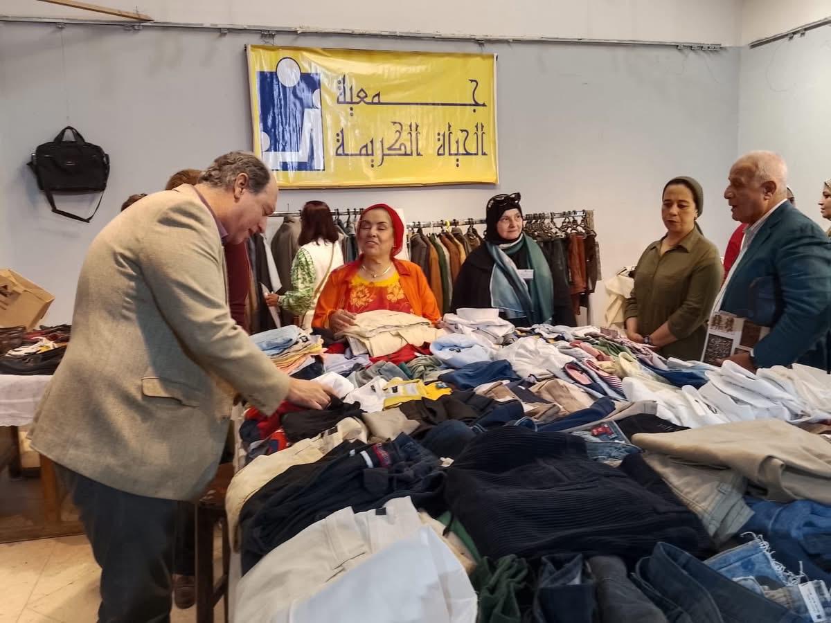 جامعة حلوان تطلق معرضًا خيريًا يدعم طلاب وعاملي كلية الفنون التطبيقية