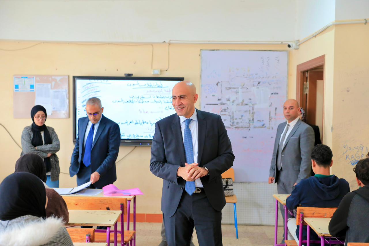 وزير التربية والتعليم يتابع التحصيل الدراسي والانضباط