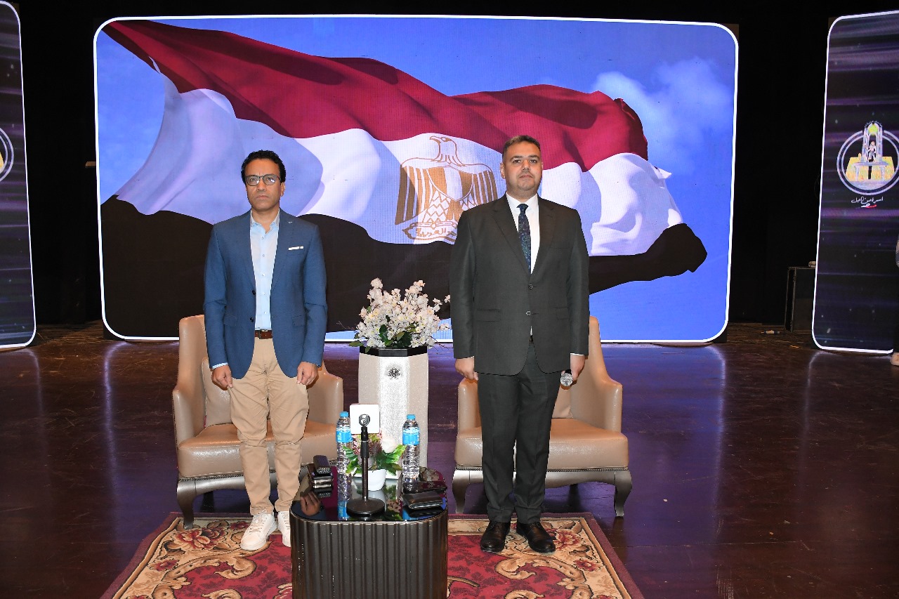 جامعة حلوان تكرم الفنان سامح حسين