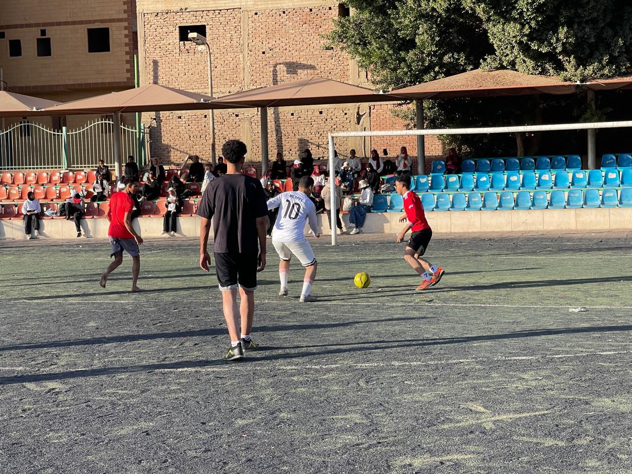 جامعة سوهاج الأهلية تتوج كلية الإعلام بطلًا لخماسيات كرة القدم