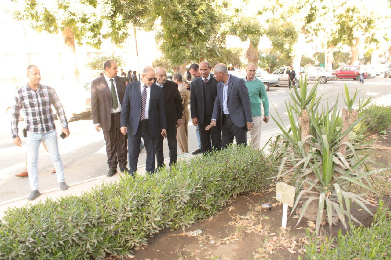 جامعة أسيوط تطور الحرم الجامعي وتوسع المساحات الخضراء