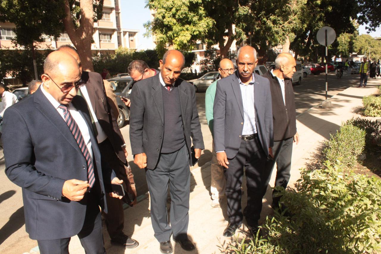 جامعة أسيوط تطور الحرم الجامعي وتوسع المساحات الخضراء