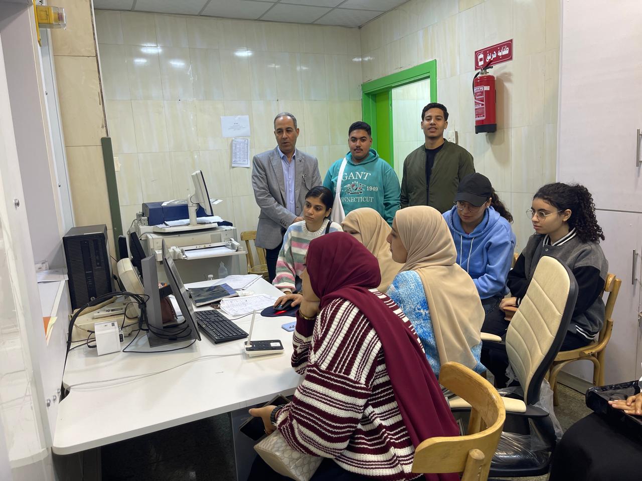 جامعة سوهاج الأهلية تدرب طلاب الأشعة عمليًا داخل المستشفى الجامعي