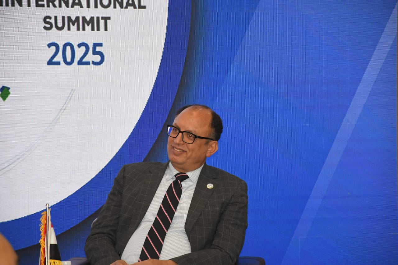 جامعة العاصمة تستضيف قمة التكنولوجيا والأعمال 2025