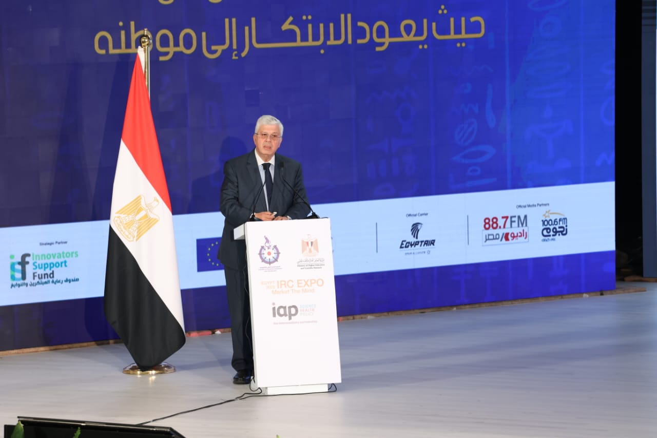 الدكتور أيمن عاشور وزير التعليم العالي