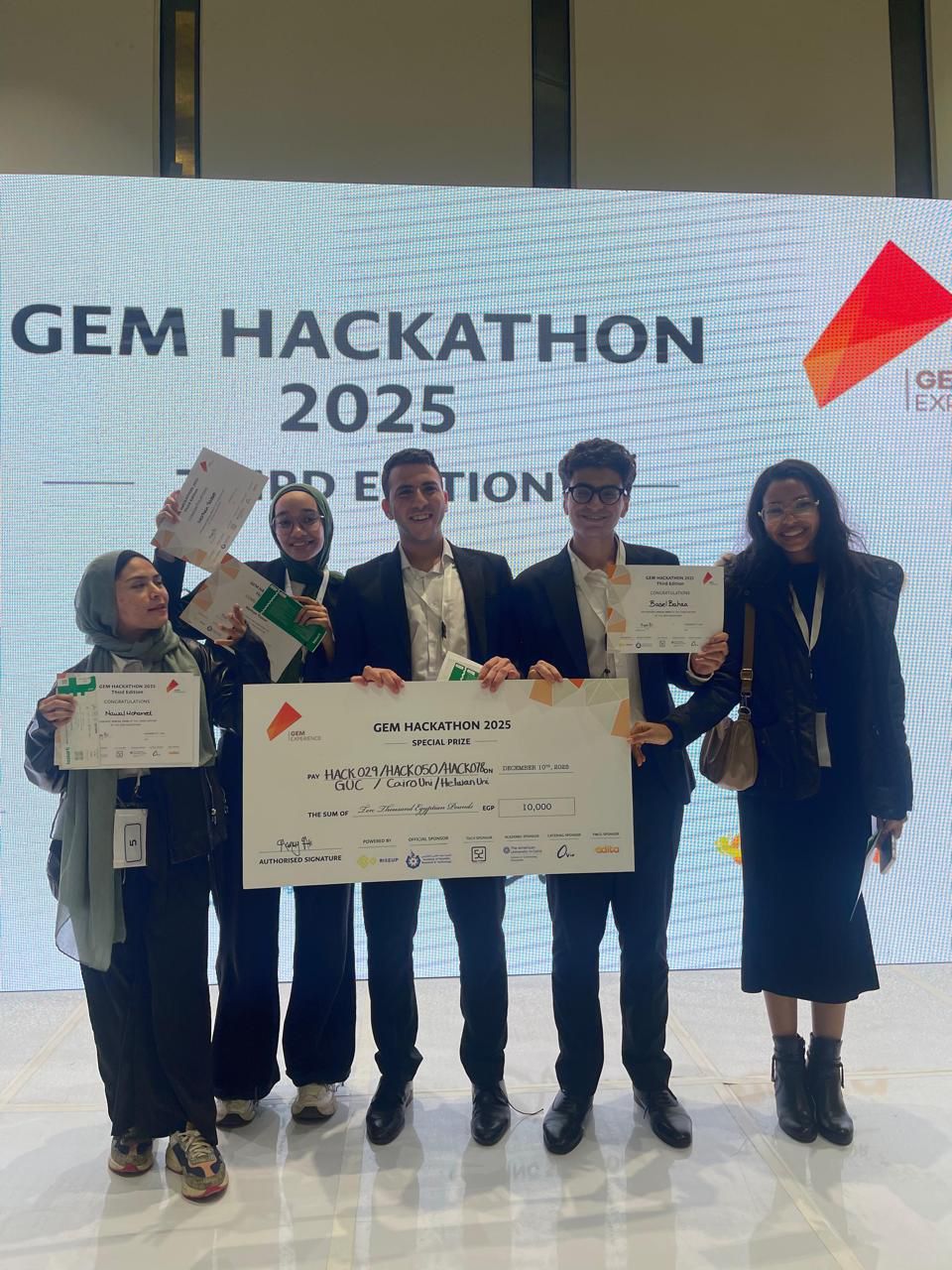 طلاب هندسة القاهرة يحصدون المركزين الأول والرابع في هاكاثون المتحف المصري الكبير بحلول رقمية مبتكرة